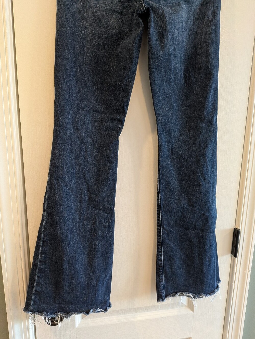 MOTHER The Weekender Fray Jeans Mint Condition Mid Rise Flare Dark Wash Size 27 - Picture 10 of 15